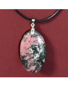 Pendentif Rhodonite ovale sur cordon