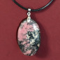 Pendentif Rhodonite ovale sur cordon