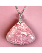 Pendentif Thulite triangulaire sur chaîne réglable