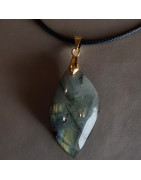 Pendentif Labradorite Bélière dorée sur cordon