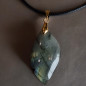 Pendentif Labradorite Bélière dorée sur cordon