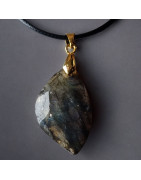 Pendentif Labradorite Bélière dorée sur cordon