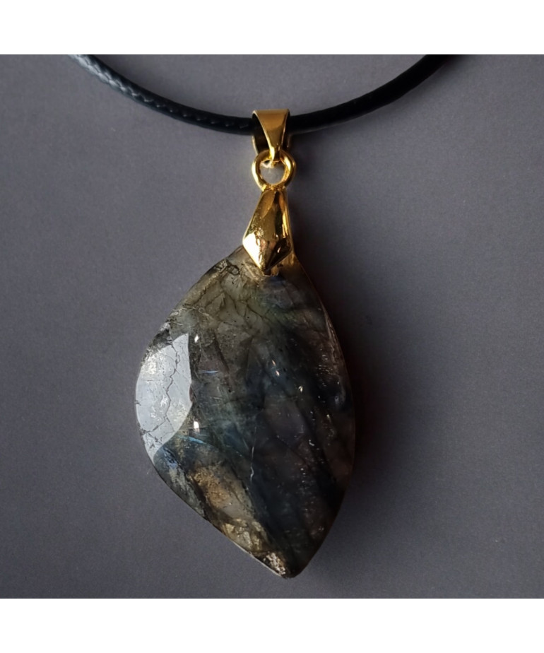 Pendentif Labradorite Bélière dorée sur cordon