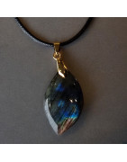 Pendentif Labradorite Bélière dorée sur cordon