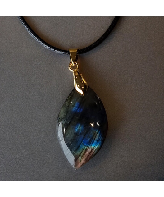 Pendentif Labradorite Bélière dorée sur cordon