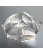 Pierre sculptée Cristal de roche Icosaèdre 39g