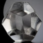 Pierre sculptée Cristal de roche Dodécagone (12 facettes) 7g
