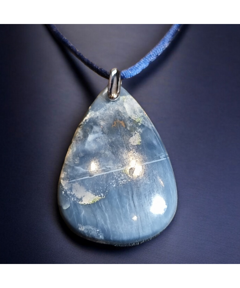 Pendentif Opale bleue sur cordon réglable