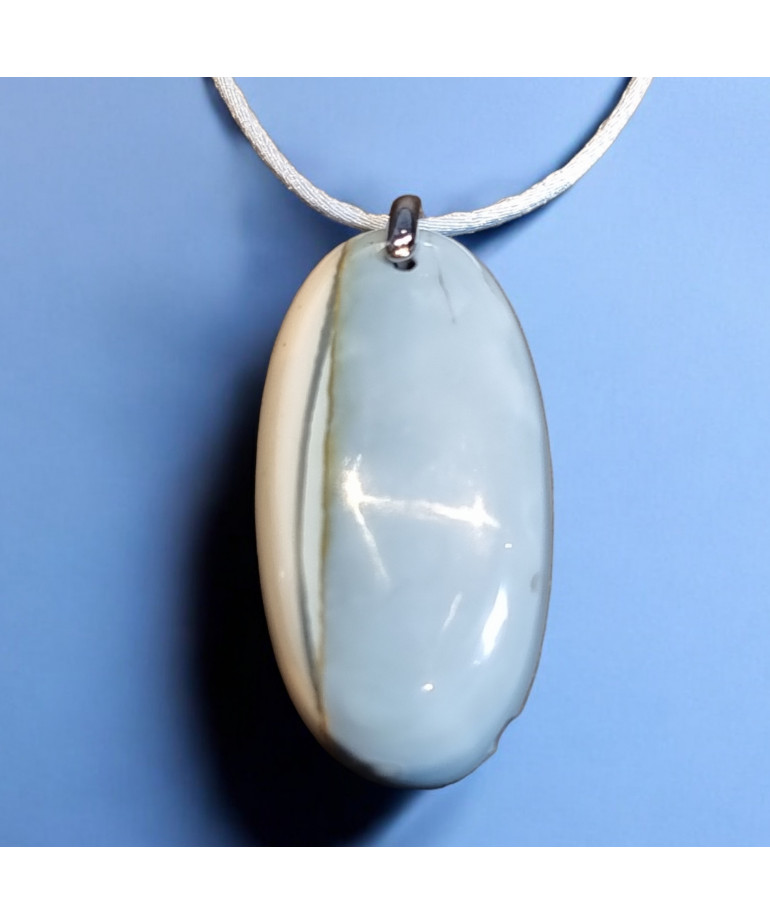 Pendentif Opale bleue sur cordon réglable