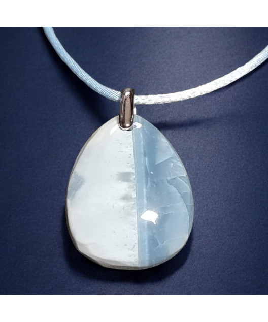 Pendentif Opale bleue sur cordon réglable