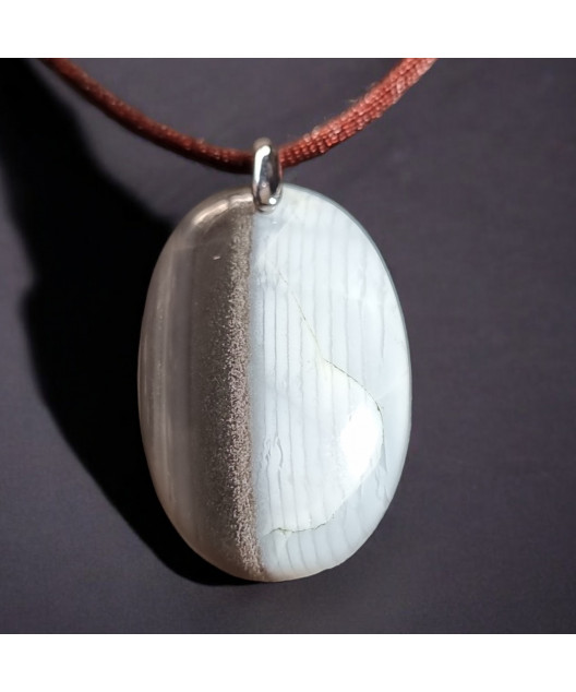 Pendentif Opale grise sur cordon réglable