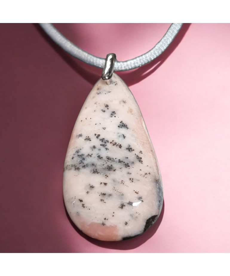 Pendentif Opale rose sur cordon réglable