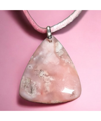 Pendentif Opale rose sur cordon réglable