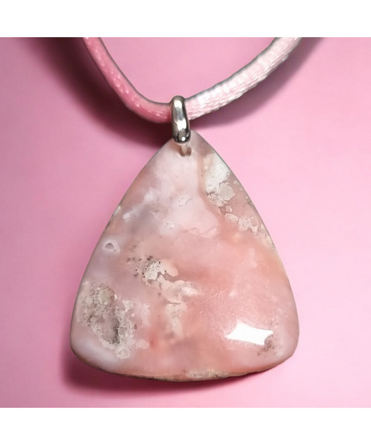 Pendentif Opale rose sur cordon réglable