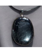 Pendentif Tourmaline noire ovale sur cordon