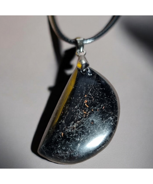 Pendentif Tourmaline noire sur cordon