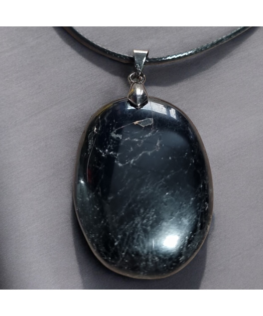 Pendentif Tourmaline noire ovale sur cordon