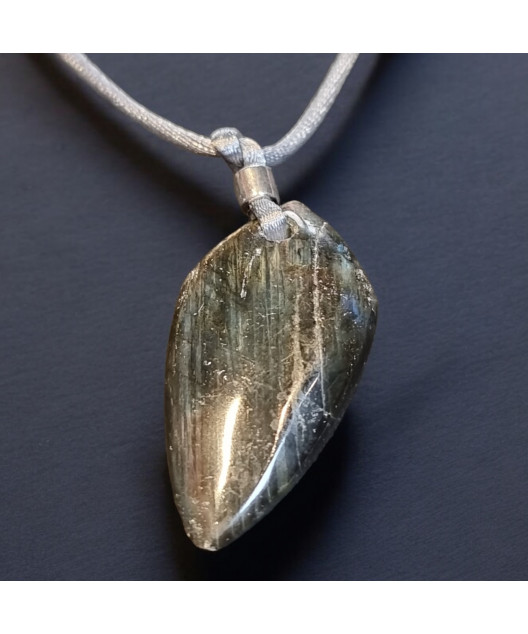 Pendentif Labradorite sur cordon réglable