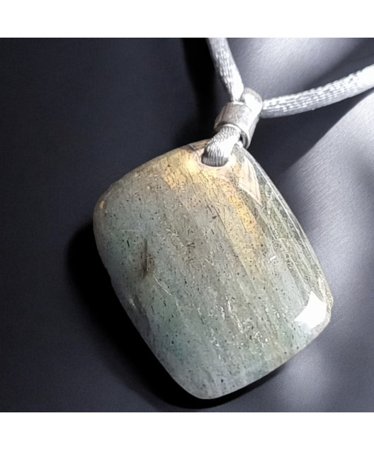 Pendentif Labradorite sur cordon réglable