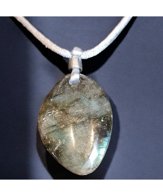 Pendentif Labradorite sur cordon réglable
