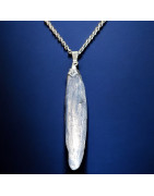 Pendentif Cyanite bleue sur chaîne acier