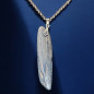 Pendentif Cyanite bleue sur chaîne acier