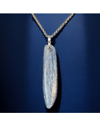 Pendentif Cyanite bleue sur chaîne acier