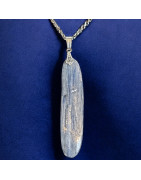 Pendentif Cyanite bleue sur chaîne acier