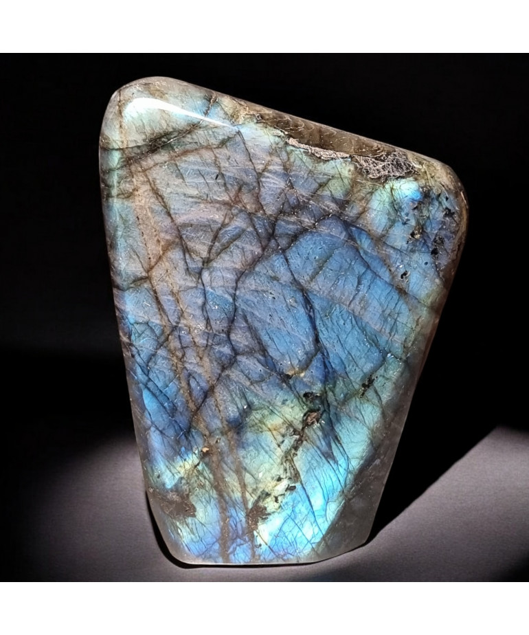 Pierre sculptée Labradorite 991g