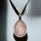 Pendentif Quartz rose sur chaîne plaquée or réglable