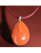 Pendentif Jaspe rouge sur cordon rouge réglable