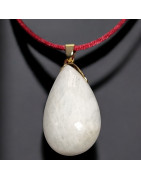 Pendentif Pierre de lune avec cordon rouge réglable