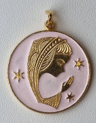 Médaille Vierge laiton plaqué or émaillé rose Vintage forme ronde GM