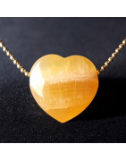 Pendentif Calcite orange cœur sur chaîne dorée