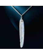Pendentif Cyanite bleue sur chaîne acier