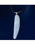 Pendentif Cyanite bleue avec cordon réglable
