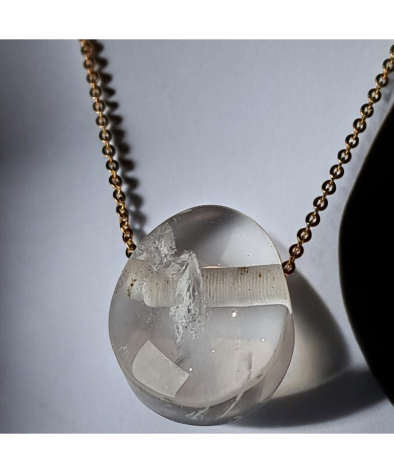 Pendentif Cristal de roche avec chaîne dorée