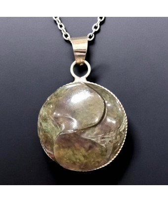 Pendentif Obsidienne à nuances verte et mauve Yin & Yang avec chaîne