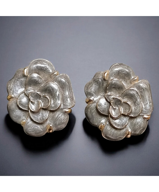 Boucles Email Fleur grise à Clips (s)