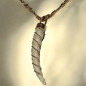 Pendentif Corne avec fermoir à vis sur chaîne dorée (s)