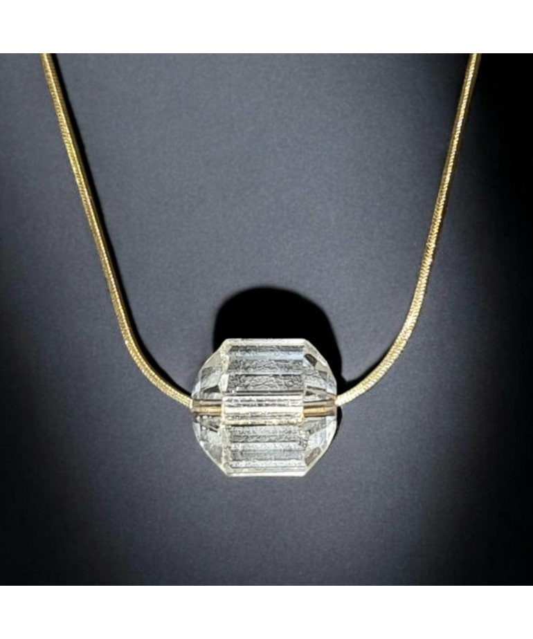 Pendentif Cristal de roche avec chaîne dorée (s)