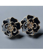 Boucles Email et Swarovski Camélia Noir doré (s)