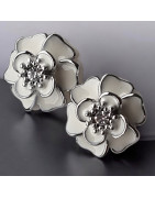 Boucles Email et Swarovski Camélia Blanc argenté (s)