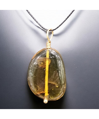 Pendentif Ambre sur Cordon...