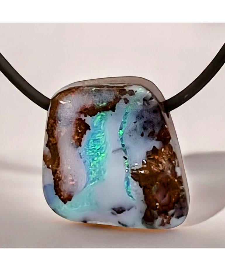 Pendentif Opale Boulder sur cordon caoutchouc (s)