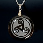 Pendentif Obsdienne noire Triskèle avec Chaîne acier (s)