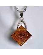 Pendentif Ambre Losange avec Chaîne acier (s)