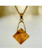 Pendentif Ambre Losange avec Chaîne acier doré (s)