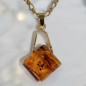 Pendentif Ambre Losange avec Chaîne acier doré (s)