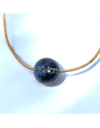 Pendentif Fluorite bleue Boule avec chaîne dorée (s)
